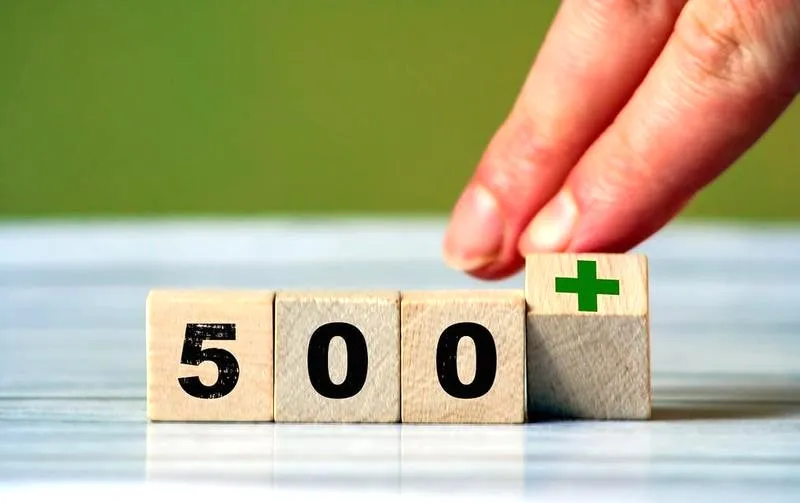 500 plus dla seniora w małżeństwie – kiedy dochód małżonka wpływa na świadczenie?